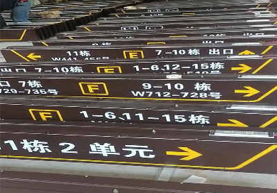 洋县广告标识中，常见的几种安装方式。