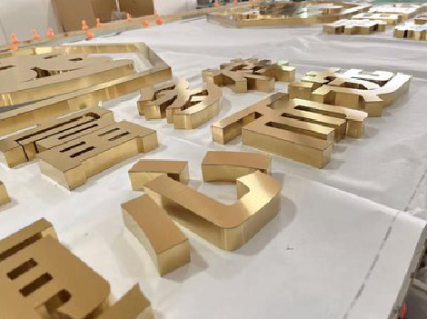 洋县拉丝不锈钢字的特点。